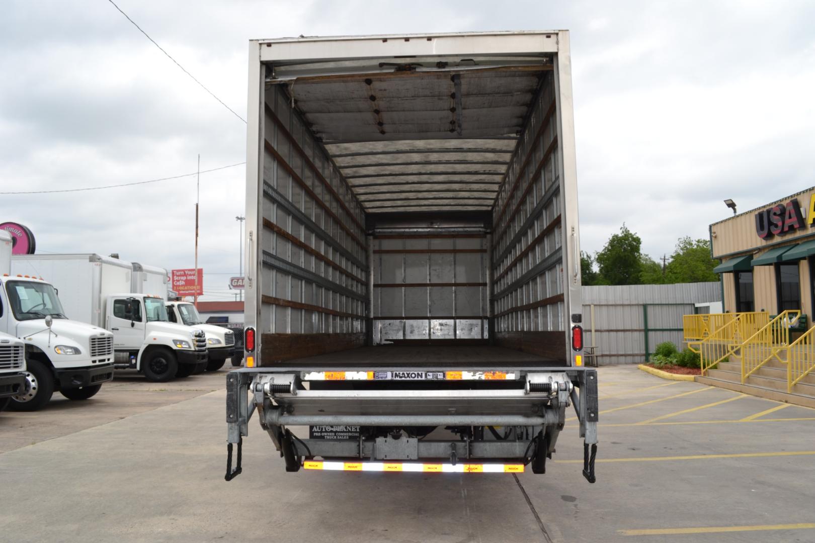 2019 WHITE /BLACK FREIGHTLINER M2-106 with an CUMMINS B6.7L 260HP engine, ALLISON 2200RDS AUTOMATIC transmission, located at 9172 North Fwy, Houston, TX, 77037, (713) 910-6868, 29.887470, -95.411903 - Photo#5